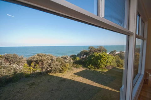 Lake Tyres Beach House - Accommodation Search 1