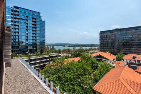 Lake Views, Central CBD Location//FREE WIFI+NETFLIX - Accommodation Search 2