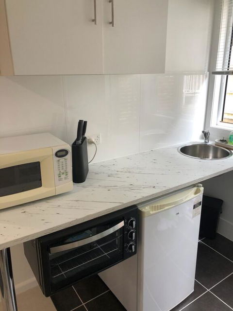 Lakefront Peace Apartments Studio 4 - Accommodation Search 3