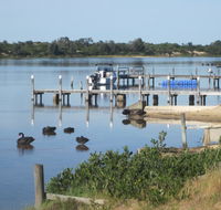 Lakes Waterfront Motel and Cottages with King Beds - Accommodation Search