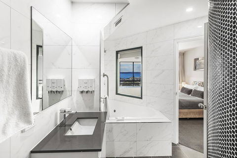 Landmark Resort - Accommodation Search 1