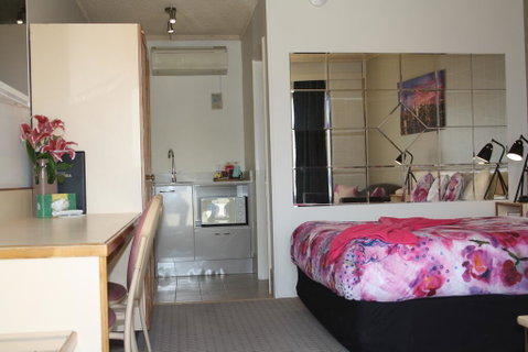 Leagues Motel - Accommodation Search 2