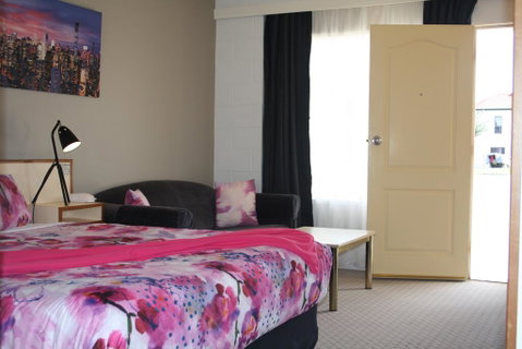 Leagues Motel - Accommodation Search 0