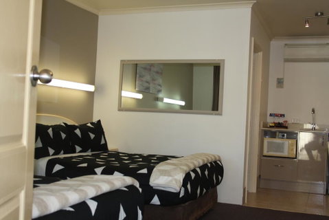 Leagues Motel - Accommodation Search 3