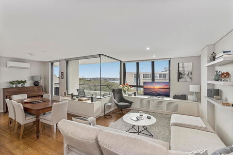 Light Filled Apartment With Sweeping Harbour Views - Accommodation Search 0