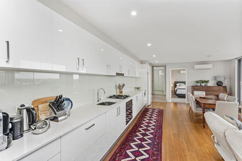Light Filled Apartment With Sweeping Harbour Views - Accommodation Search 2