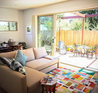 Lil Yoorana - New Cozy Modern - 4 min walk to town - Close to everything - Accommodation Search