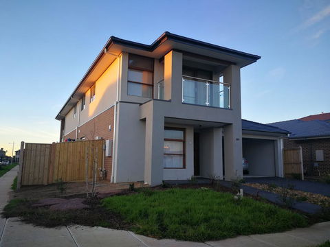 Lily Family - Accommodation Search 0