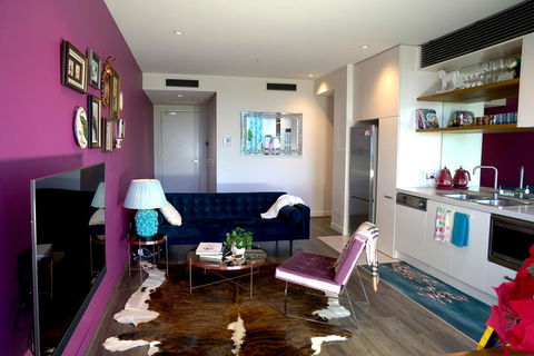 Luxury 2BR Apartment With Amazing Skyline View Crown - Accommodation Search 1
