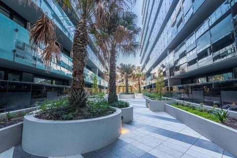 Luxury 2BR Yarra River Views WIFI-Netflix-Pool-Gym - Accommodation Search 1