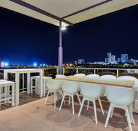 Luxury Darwin City Lights Jacuzzi Central Location Large House New Furnishings - Accommodation Search