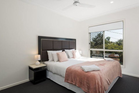Luxury Home Close To Sleemans, QE2 Hospital & Griffith Uni - Accommodation Search 2