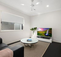 Luxury Home close to Sleemans QE2 Hospital  Griffith Uni - Accommodation Search