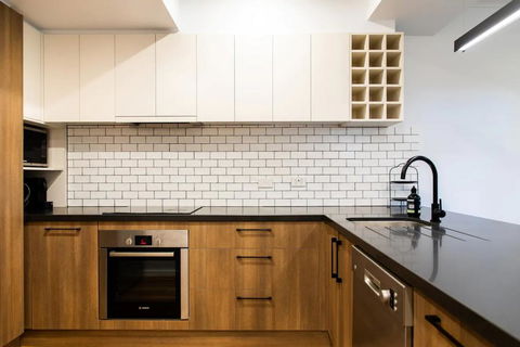 Luxury Spacious 2 Bedroom Fitzroy Apartment - Accommodation Search 1