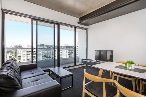 Magnificent Apartment With Spa In Melb - Accommodation Search 0