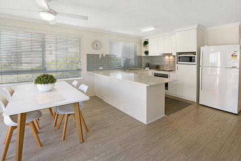 MAINSAIL8- MOOLOOLABA BEACH - Accommodation Search 0