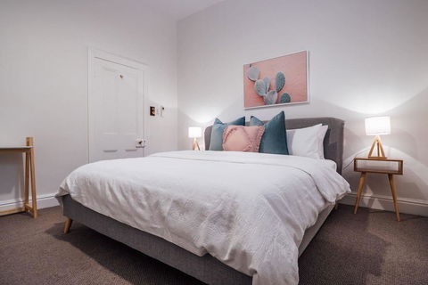 Malibu Moment On Margaret-Historic Bungalow - Accommodation Search 1