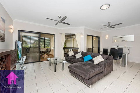 Marina View Apartment - Walk To The Strand - Accommodation Search 3