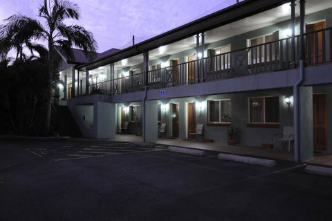 McNevins Logan Park Motel - Accommodation Search 1