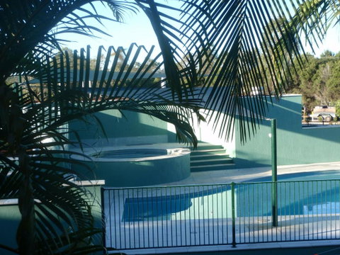 McNevins Logan Park Motel - Accommodation Search 3