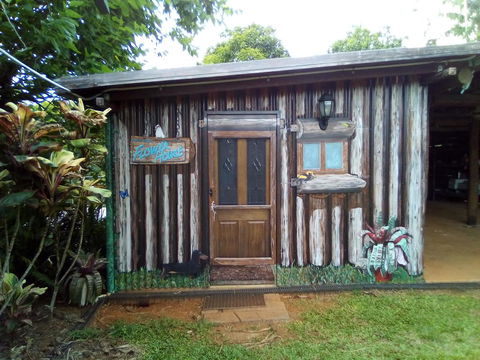 Mena Creek Flower House - Accommodation Search 1