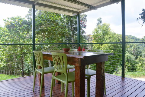 Mena Creek Flower House - Accommodation Search 2