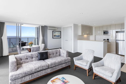 Meriton Suites Broadbeach - Accommodation Search 3