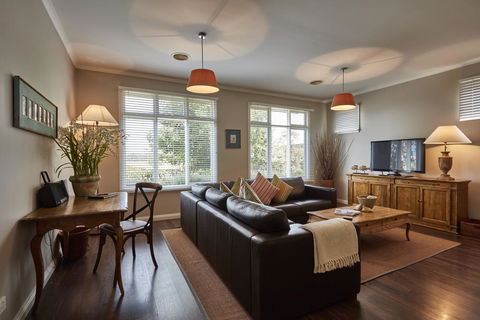 Mews Cottages - Accommodation Search 2