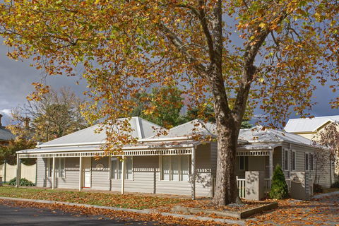Mews Cottages - Accommodation Search 0
