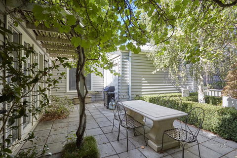 Mews Cottages - Accommodation Search 1
