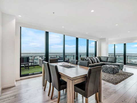 MJ Shortstay Apartments - Platinum Tower - Accommodation Search 3