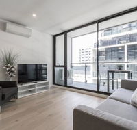 Modern  Bright 2BR Apt- Parking WIFI Pool  Gym - Accommodation Search