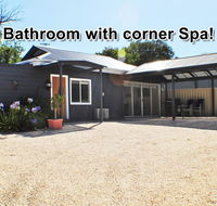 MODERN  LUXURIOUS WITH SPA BATH - Accommodation Search