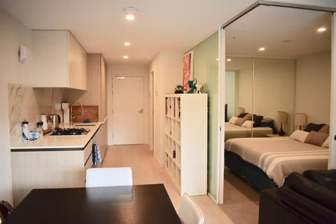 Modern 1 Bedroom Apartment In North Melbourne - Accommodation Search 1