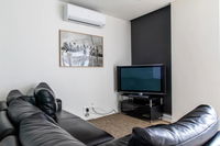 Modern 1 Bedroom Apartment in North Melbourne
