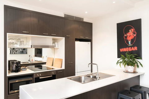 Modern 1 Bedroom Apartment In Richmond - Accommodation Search 3