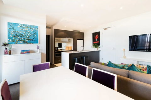 Modern 1 Bedroom Apartment In Richmond - Accommodation Search 2