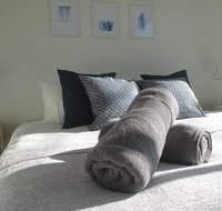 Modern 3 Bedroom Apt With FREE Parking Netflix Wifi  Welcome Wine by BnB Pro - Accommodation Search