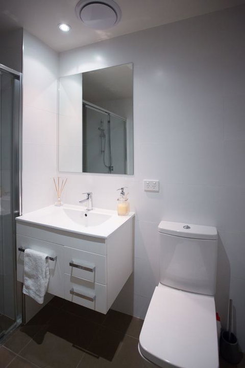 Modern Executive Apartment @ Braddon, 1BR, Wine, Wifi, Secure Parking, Canberra - Accommodation Search 3