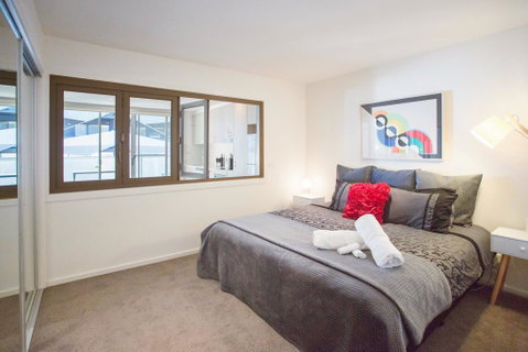 Modern Executive Apartment @ Braddon, 1BR, Wine, Wifi, Secure Parking, Canberra - Accommodation Search 2