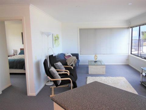 Modern Hobart Apartment With Stunning Views - Accommodation Search 3