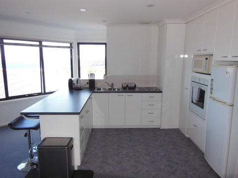 Modern Hobart Apartment With Stunning Views - Accommodation Search 2