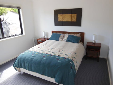 Modern Hobart Apartment With Stunning Views - Accommodation Search 1
