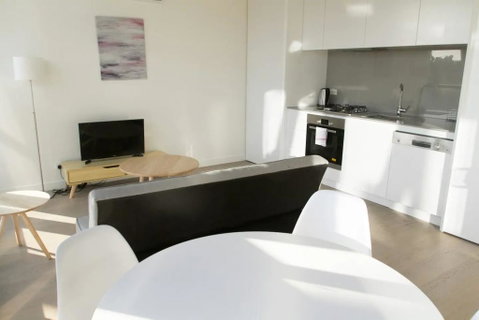 Modern Light-Filled 1 Bed In South Melbourne - Accommodation Search 1