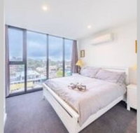 Modern Luxury 3 Bedroom Apartment with Sea Views - Accommodation Search