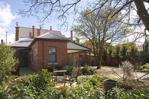 Mollisons - Accommodation Search 0
