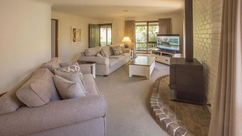 Mollymook Fantastic Holiday House - Accommodation Search 3