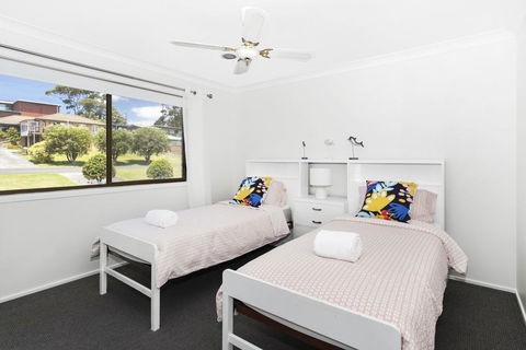 Mollymook Links - Accommodation Search 0