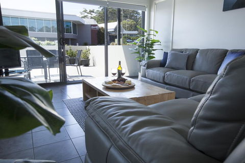 Mollymook Luxury Beachfront Apartment 3 - Accommodation Search 3