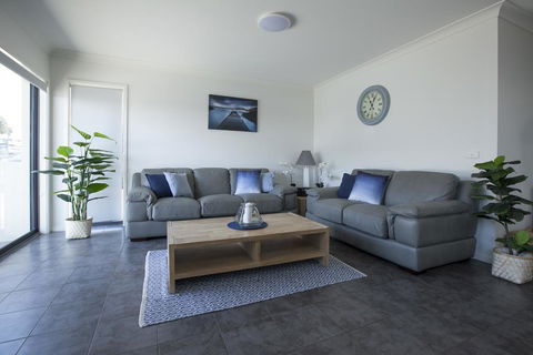 Mollymook Luxury Beachfront Apartment 3 - Accommodation Search 2